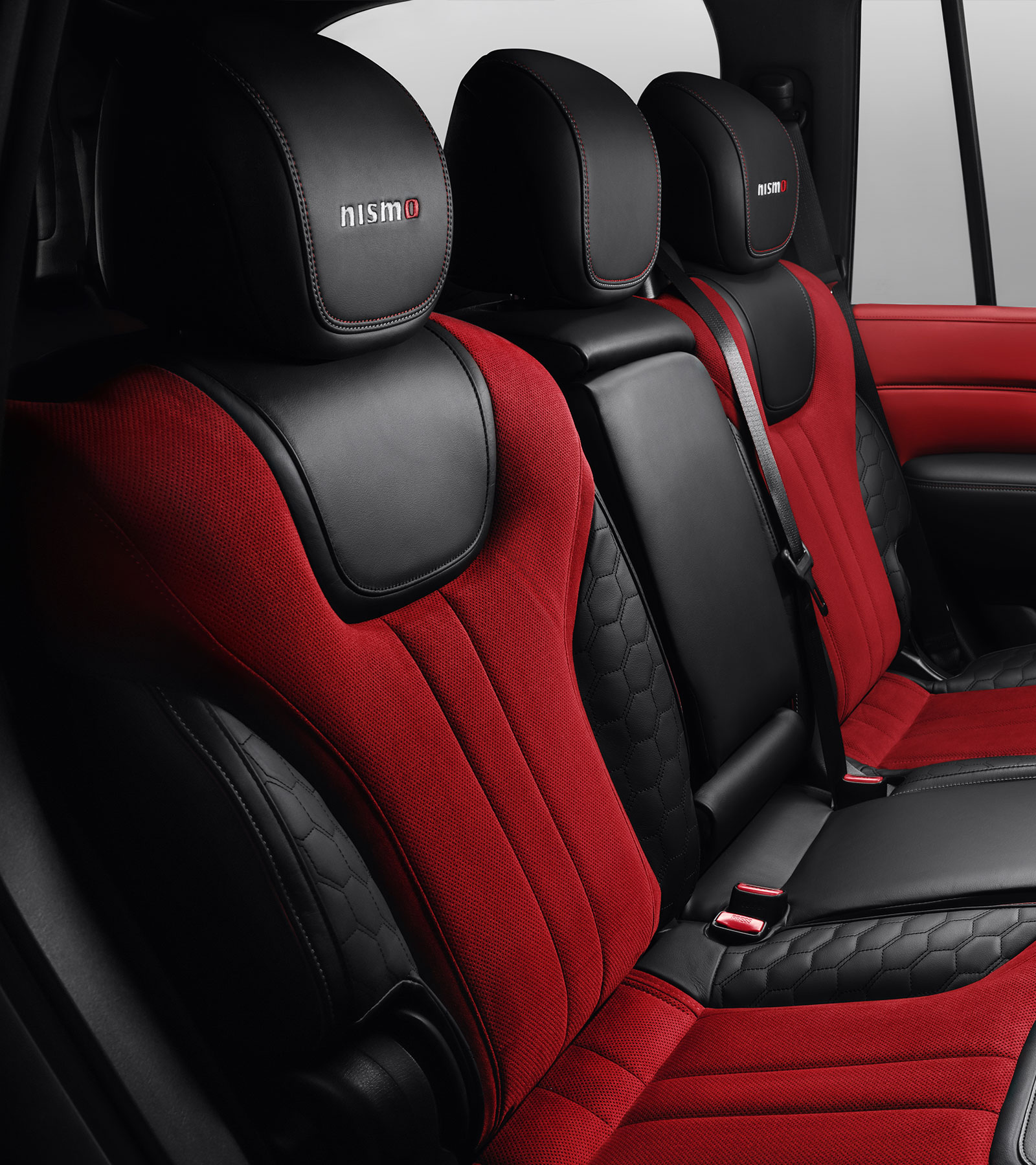 Sport front seats in Nissan PATROL NISMO